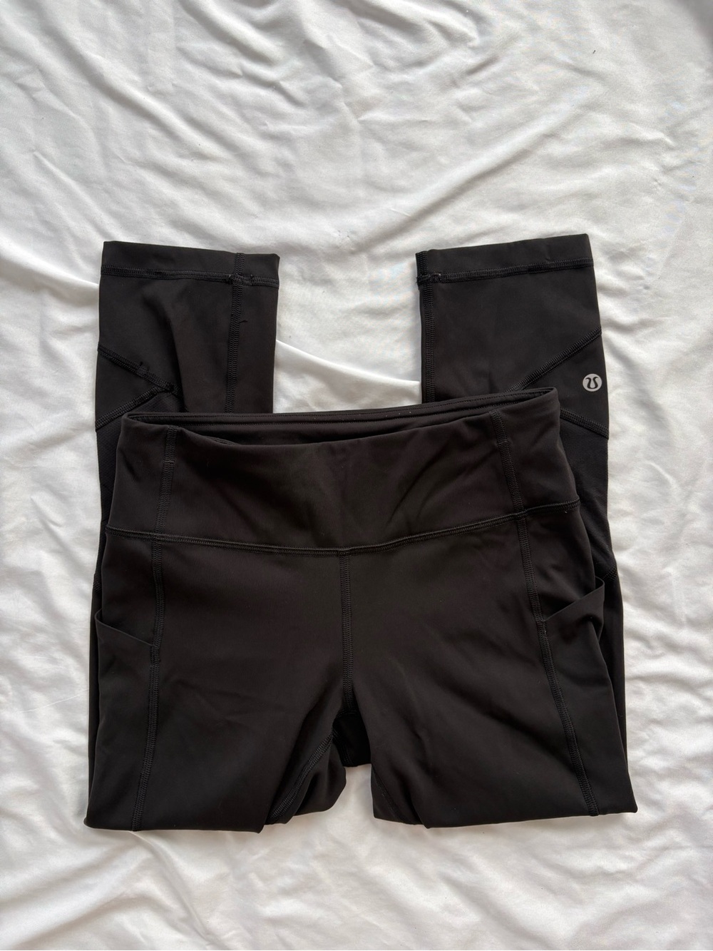 Lululemon Speed Up Tight Size 4 22” Inseam Black
